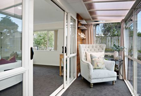 "Spacious Single-Level Property with Sunlit Conservatory - Perfect for Comfortable Living!" - Photo 4