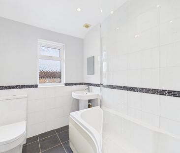 2 bedroom House in Alexandra Road, Hampshire - Photo 1