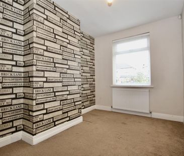 Granton Avenue, Upminster - Photo 2