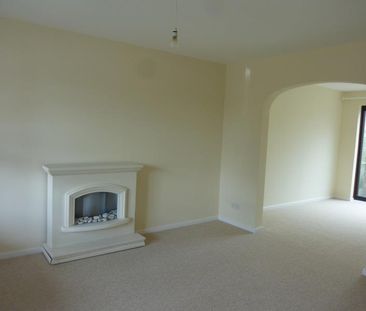 3 bedroom end of terrace house to rent - Photo 2