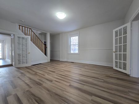 For Lease - 22156 Leslie Street, East Gwillimbury, Ontario - Photo 3