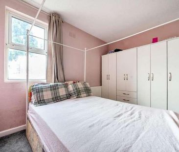 Reading, Berkshire, RG6 - Photo 3