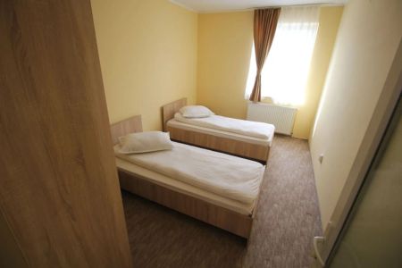 Casa 4 camere,4 bai,1 bucatarie,1 living,120 mp,500mp teren - Photo 5