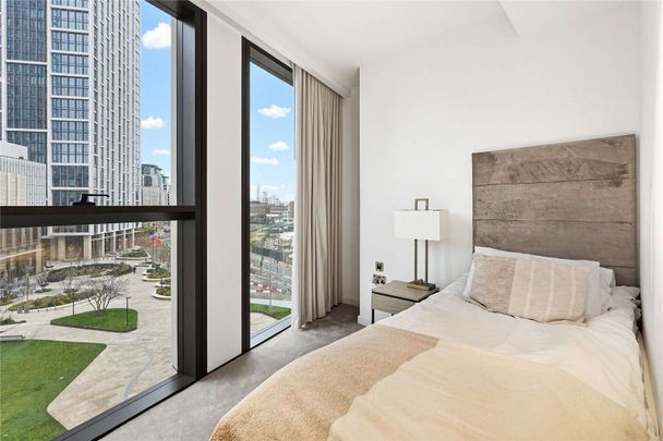 Three bedroom apartment located in Nine Elms. - Photo 1