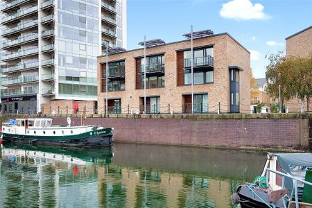 4 bedroom end of terrace house to rent - Photo 5