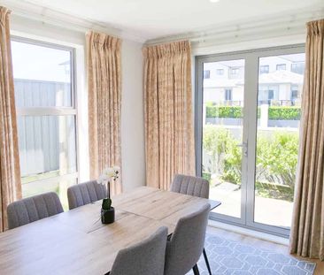 Modern & Warm Townhouse in Kenepuru – Comfort, Style, and Convenience! - Photo 2