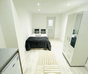 Room in a Shared House, Bencroft Road, SW16 - Photo 1