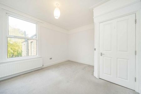 3 bedroom flat to rent - Photo 3
