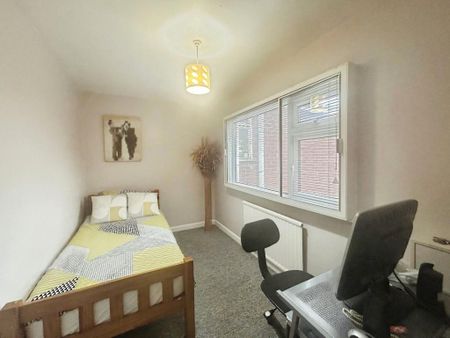 5 bedroom detached house to rent - Photo 5