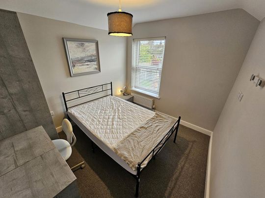 1 bedroom in a house share to rent - Photo 1