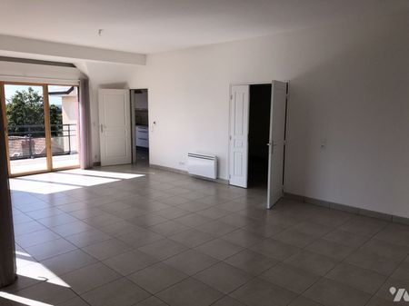 BEL APPARTEMENT 4 PP, TERRASSE, GRANDS VOLUMES? PARKINGS - Photo 3