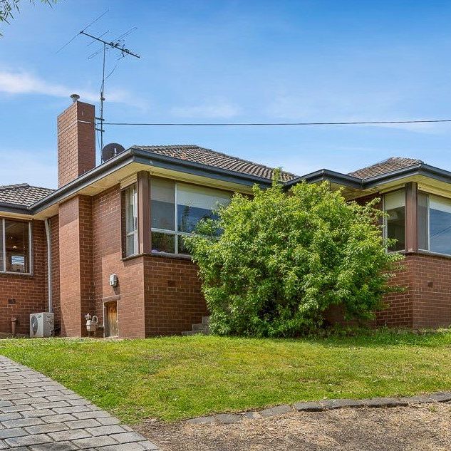 16 Pamela Avenue, Keilor East VIC 3033 - Photo 1