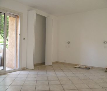 Location Appartement 1 pièce 25m² HYERES 83400 - Photo 2