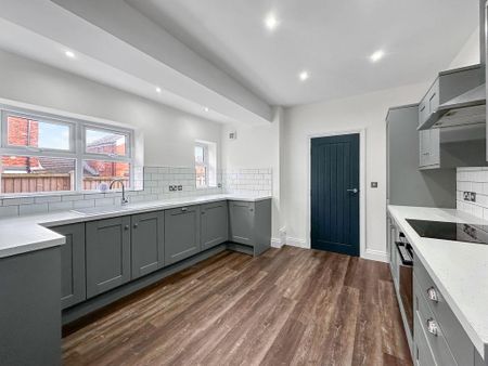 3 bedroom semi-detached house to rent - Photo 4