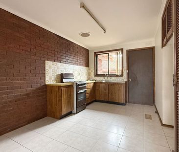 Freshly painted unit in central location - Photo 4