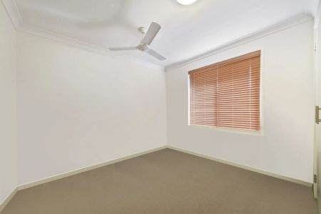 Family-Friendly Living Close to Schools, Shops & Parks - Photo 3