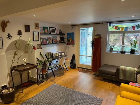 2 Bed Flat, Jerningham Road, SE14 - Photo 2