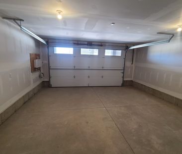 For Lease - 3287 Homestead Drive, Hamilton, Ontario - Photo 2