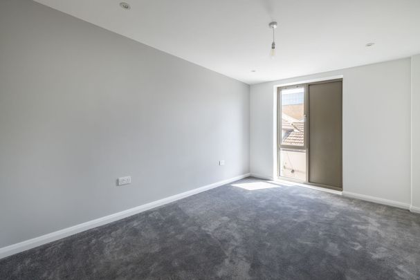 To Let 2 Bedroom Flat - Photo 1