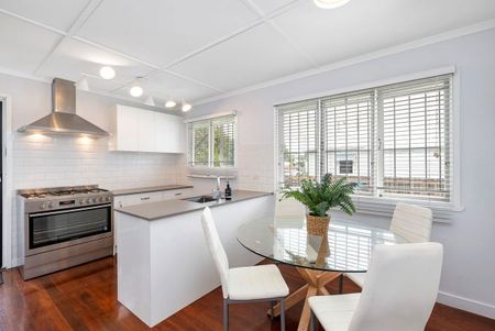 Modern Gem in Caboolture! - Photo 4