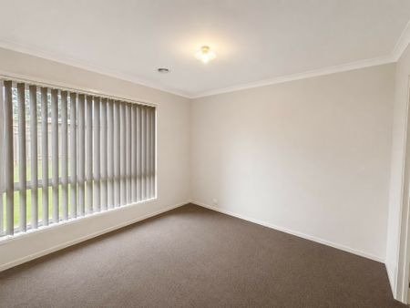 Spacious 3 Bedroom Family Home with Modern Comforts - Photo 3