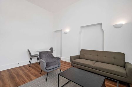 A good sized one bedroom apartment close to Angel Station - Photo 3