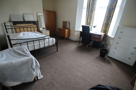 5 Bed Student Accommodation - Photo 5