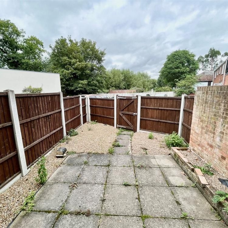 2 bedroom terraced house to rent - Photo 1