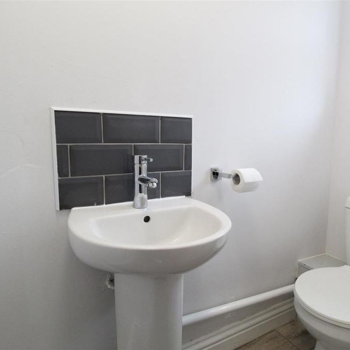 3 bedroom semi-detached house to rent - Photo 1