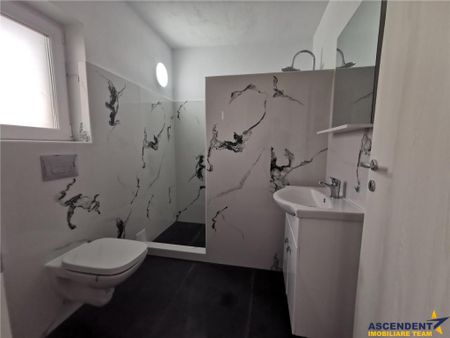 O casa noua la prima , mobilata si utilata, curte individual - Fotografie 5