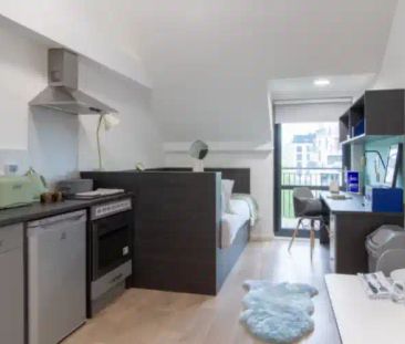 Silver Balcony Studio Riverside (Top Floor) - Photo 5