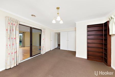 8 Knaggs Crescent, Page ACT 2614 - House For Rent | Domain - Photo 5
