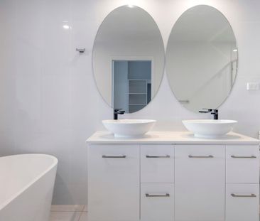 Panorama Residences - Luxury Living with Spectacular Gold Coast Views - Photo 5