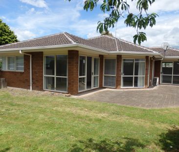 Charming 3-Bedroom Family Home in Cambridge East - Photo 2