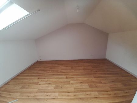 Location Appartement 4 pièces 76m² BOURG EN BRESSE 01000 - Photo 2