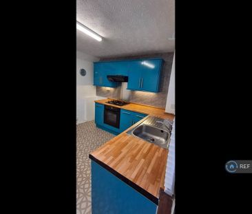 3 bedroom end of terrace house to rent - Photo 2