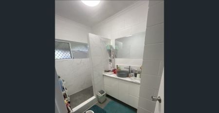 2 bedroom duplex with a private enclosed yard - Photo 5