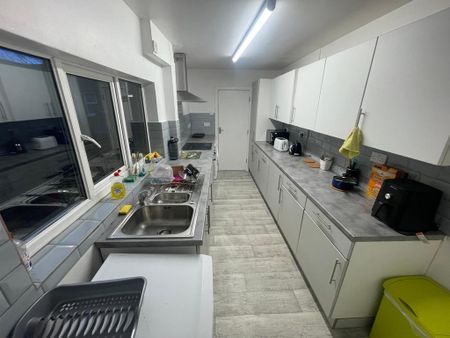 6 bedroom terraced house to rent - Photo 5