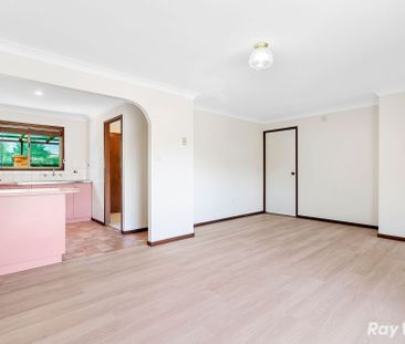 Central, low maintenance Villa - Photo 5