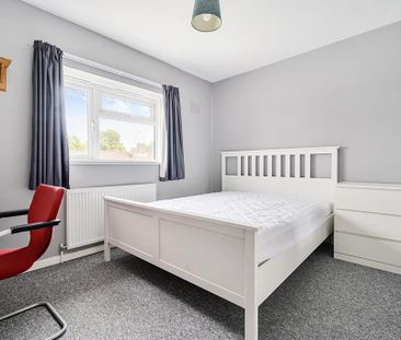 8 bedroom semi-detached house to rent - Photo 2