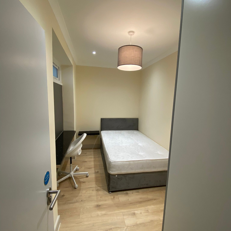 1 bedroom in a house share to rent - Photo 1