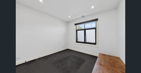 Contemporary Comfort in the Heart of Hughesdale - Photo 3