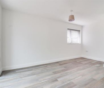 3 bedroom detached bungalow to rent - Photo 2