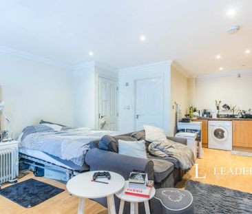 Studio to rent - Photo 2