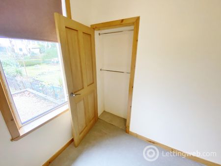 4 Bedroom Semi-Detached Bungalow to Rent - Photo 4