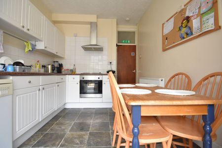 4 bedroom terraced house to rent - Photo 3