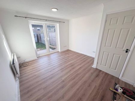 2 bedroom semi-detached house to rent - Photo 2