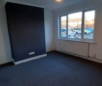 2 bedroom property to rent in Grimsby - Photo 1