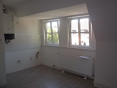 Renovierte Dachgeschoss-Wohnung mit 39,50m² für 1 Person demnächst verfügbar - Photo 2