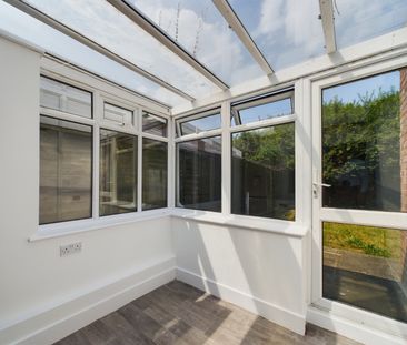 3 bedroom Bungalow in Brunel Road, Maidenhead - Photo 3